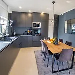 Noa * موستار